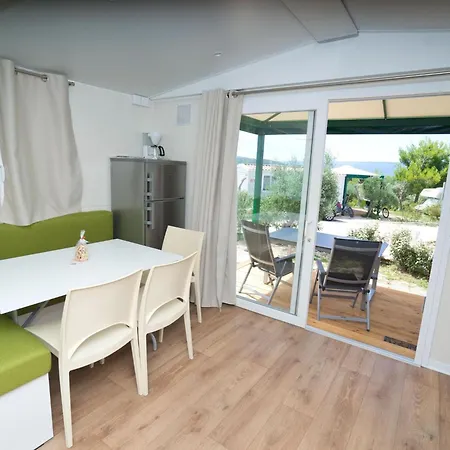 Holiday home Mobile In Near Pebble